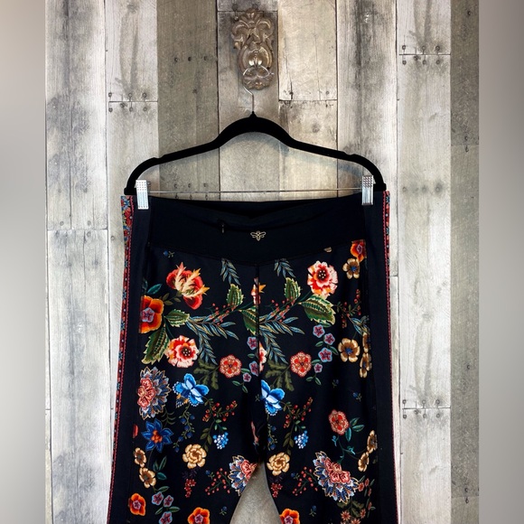 Johnny Was Ardell High Waist Sculpting Legging in Black Multi Size XXL. - Picture 5 of 16